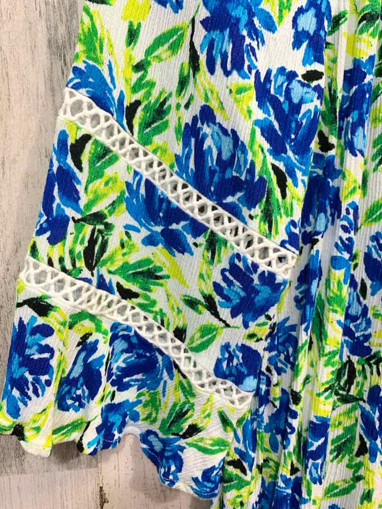 PRE-OWNED I.N. STUDIO PLUS SIZES Size 2X WHT/BLU/GRN Floral 3/4 SLEEVE Blouse