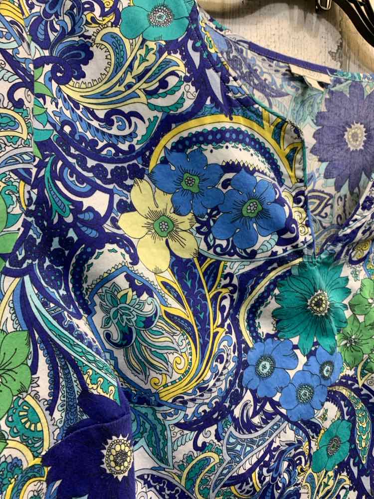 PRE-OWNED TALBOTS Tops Size 1X BLU/WHT/AQUA/YLW FLORAL/PAISLEY 3/4 SLEEVE TOP/V
