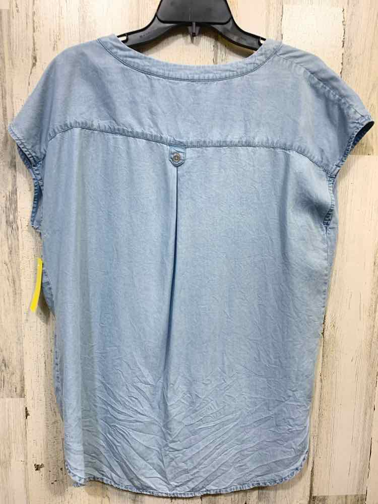 PRE-OWNED SOHO NEW YORK & CO/V-NECK SPLIT BUTTON CHAMBRAY DENIM SLEEVELESS HENLE