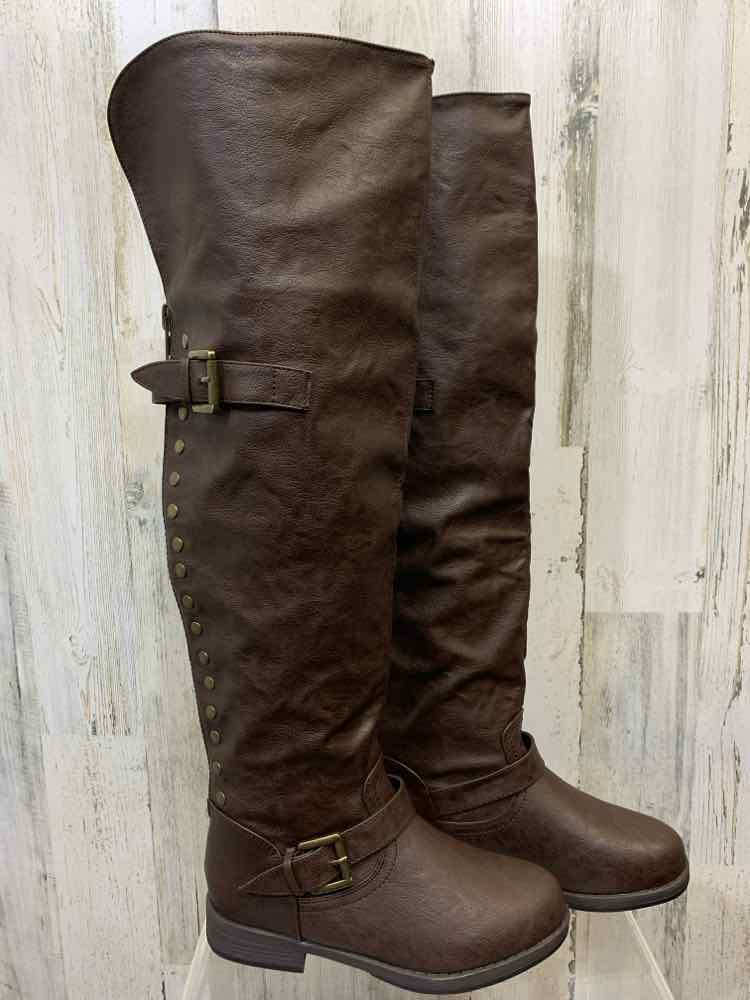 NWT JOURNEE COLLECTION SHOES Shoe Size 6 DARK BRN STUDDED W/BUCKLE Boots