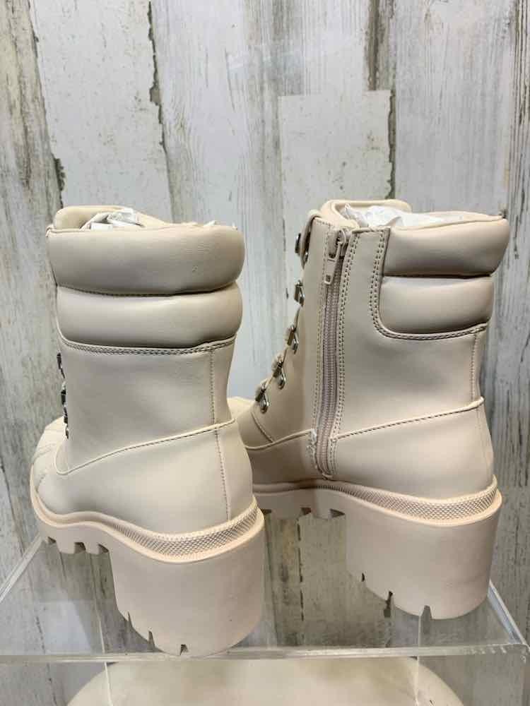 NWT STEVE MADDEN SHOES Shoe Size 7 OFF WHITE ANKLE RAIN Boots