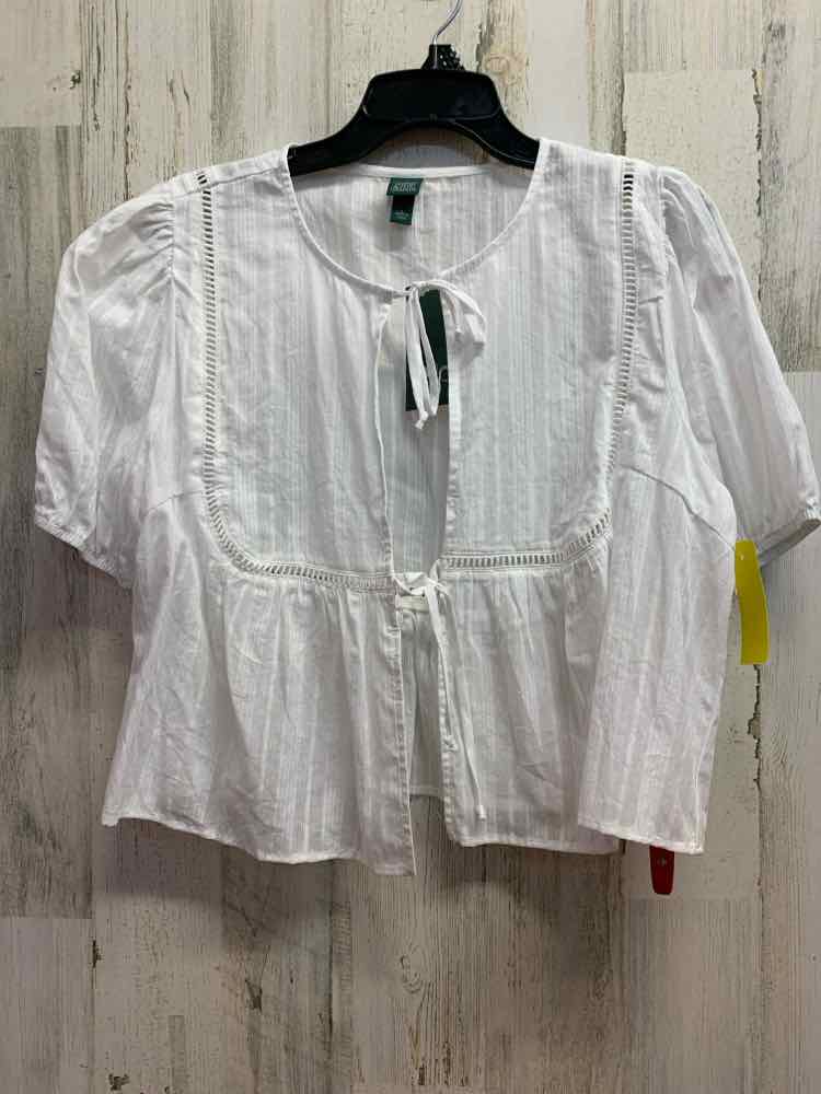NWT WILD FABLE Tops Size L White Solid SHORT SLEEVES Shirt/WHITE SHORT SLEEVE/CR