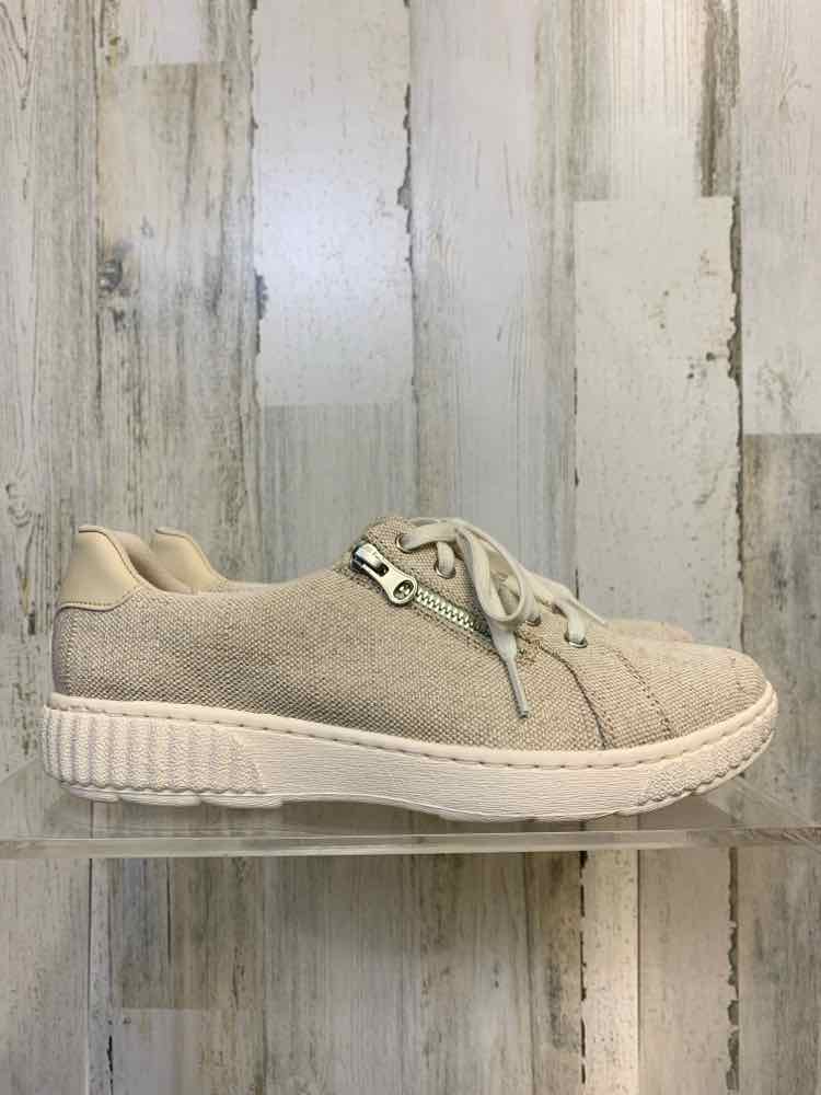 PRE-OWNED CLARKS SHOES Shoe Size 9 BGE Shoes