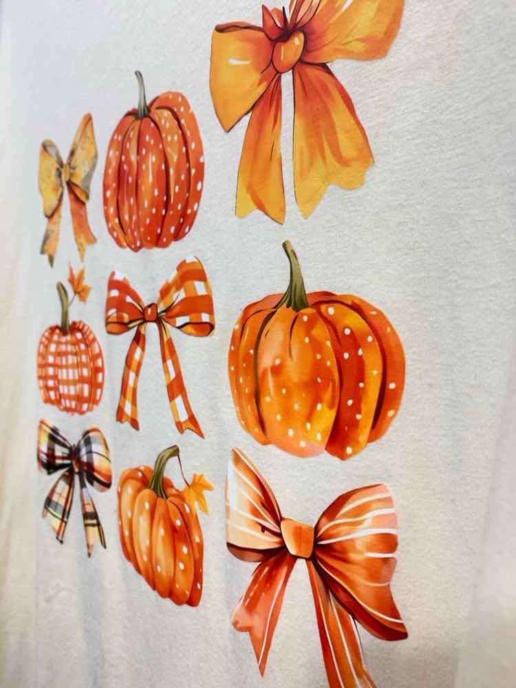 PRE-OWNED Size L Tops CREAM SHIRT W/ PUMPKIN/BOW DECALS