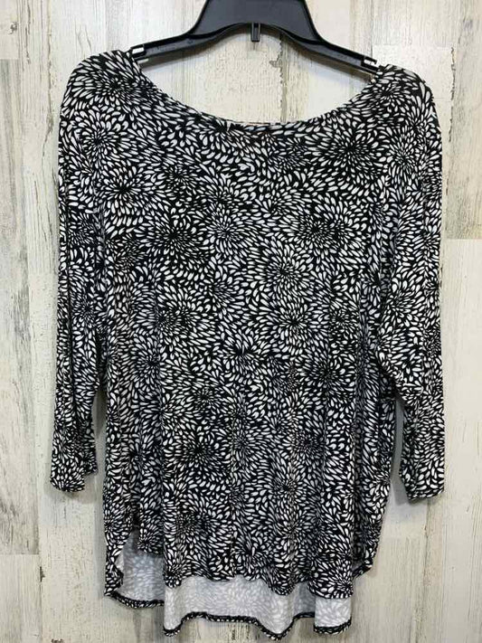 PRE-OWNED PHILOSOPHY PLUS SIZES Size 1X BLACK/WHITE Floral BOAT NECKLINE Shirt/B