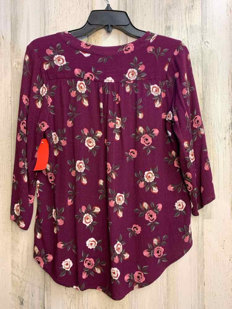 PRE-OWNED MONDAY FUN Tops Size M Purple Floral 3/4 SLEEVE TOP/TUNIC W/BUTTONS