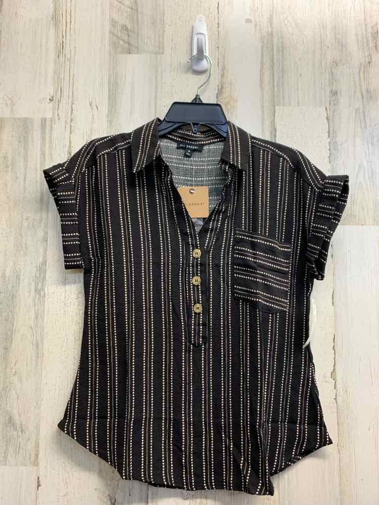 NWT THE PEPPER Tops Size S BLACK & WHITE PATTERN SHORT SLEEVES Blouse/COLLARED