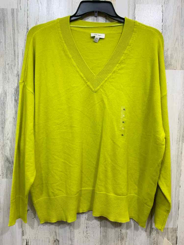 NWT ON 34TH Size XL Tops Lime Green V-NECK LONG SLEEVES SWEATER