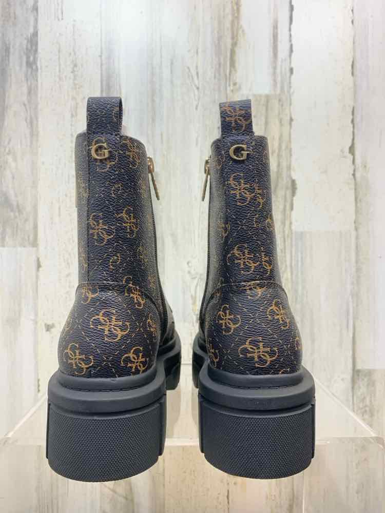 NWT GUESS SHOES Shoe Size 9.5 Brown Shoes/BOOTS GOLD BUCKLES STRING