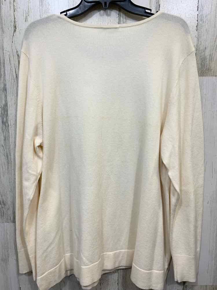 PRE-OWNED CHICOS CREAM LONG SLEEVE W/ V-NECK METALLIC TRIM