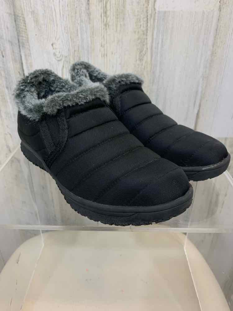 PRE-OWNED MINNETONKA SHOES Shoe Size 7 Black PUFFER SLIP ON Shoes