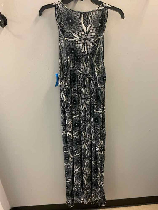 LIVE & LET LIVE Dresses and Skirts Size L BLK/WHITE Floral Dress