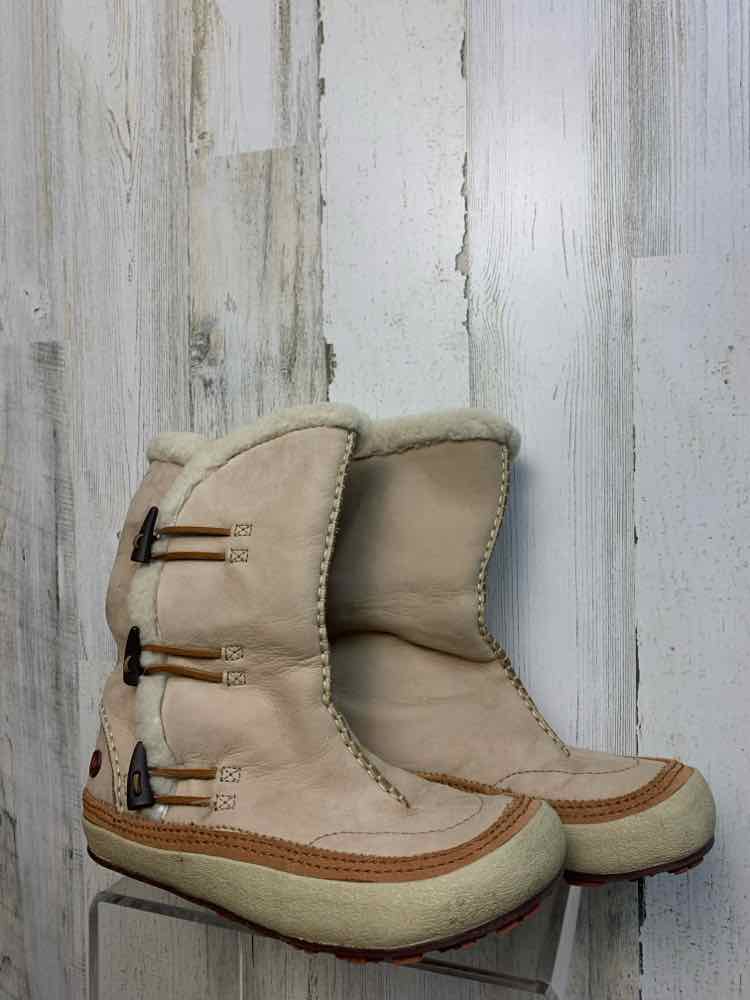 PRE-OWNED MERRELL SHOES 7.5 Tan Shoes/SNOW BOOTS