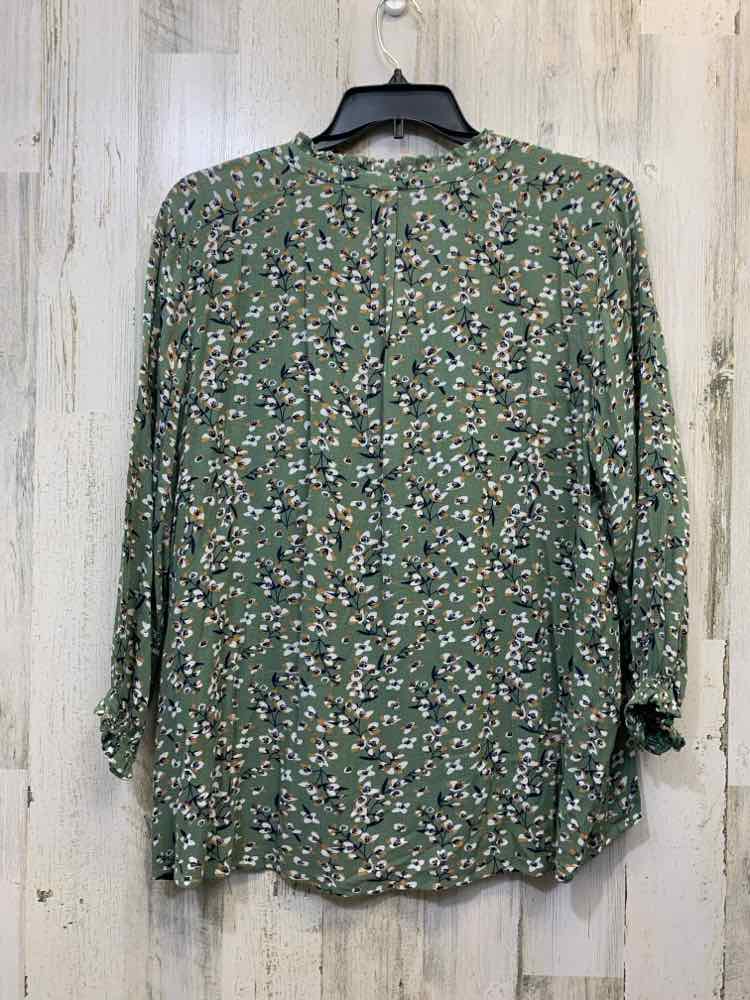 PRE-OWNED MONDAY FUN PLUS SIZES Size XXL GREEN/WHITE/BLUE/TAN Floral TOP/GREEN T