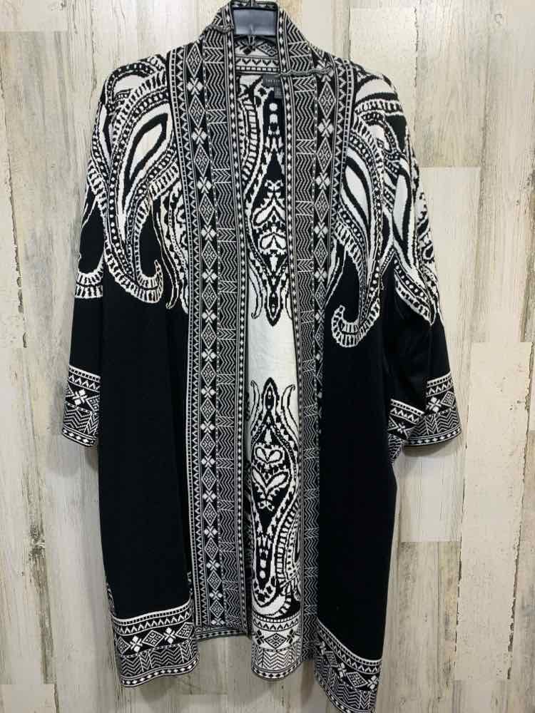 PRE-OWNED THE LIMITED Size 1X PLUS SIZES BLK/WHT Paisley LONG SLEEVES Cardigan