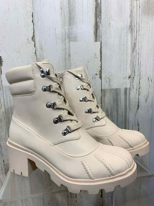 NWT STEVE MADDEN SHOES Shoe Size 9.5 OFF WHITE ANKLE RAIN Boots