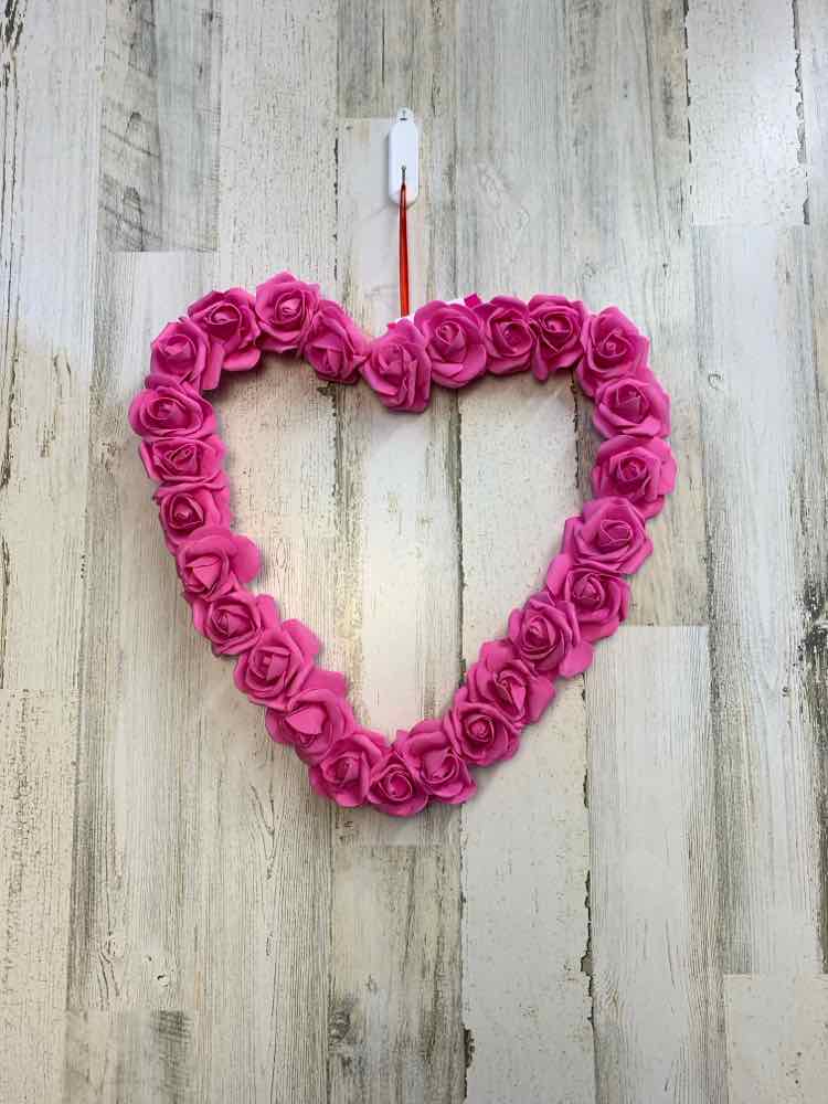 HOME DECOR/ROSE HEART WALL DECOR