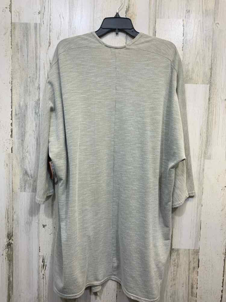 PRE-OWNED DONNI Tops Size ONE SIZE PLUS Gray RIBBED BAT SLEEVES Cardigan