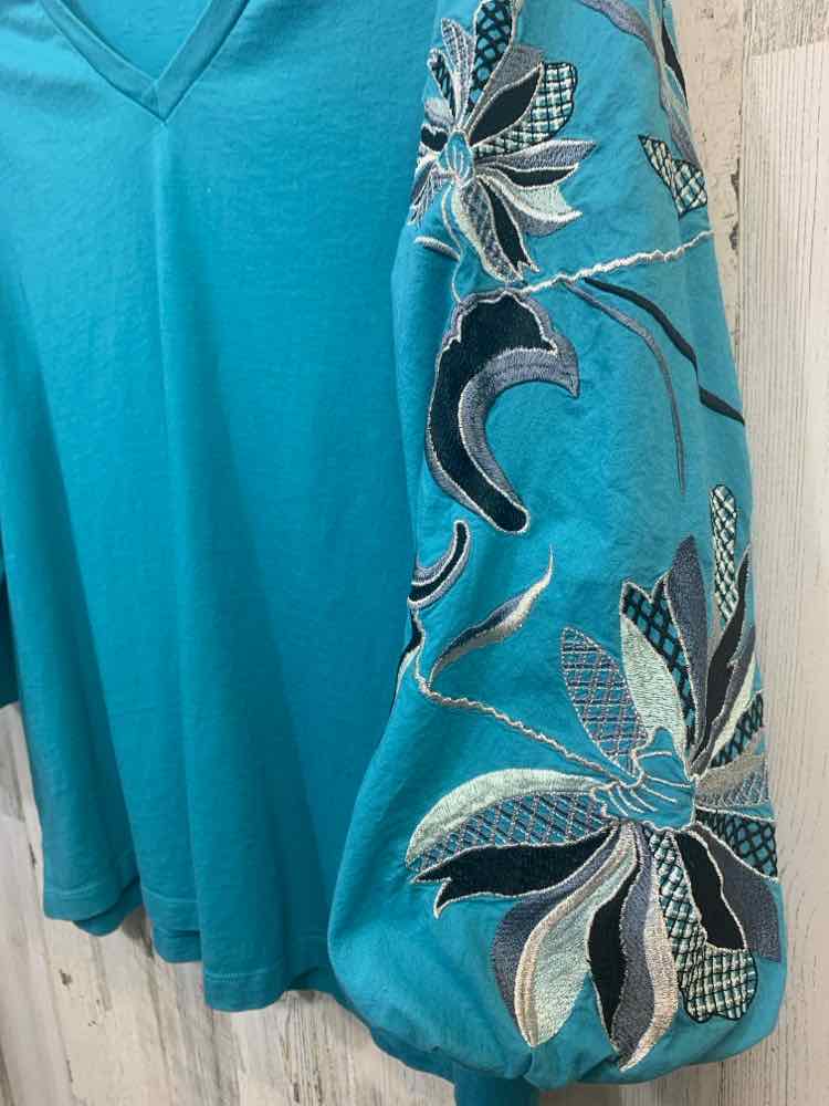 PRE-OWNED CHICO'S Tops Size S TEAL/BLK/WHT Floral VNECK Blouse