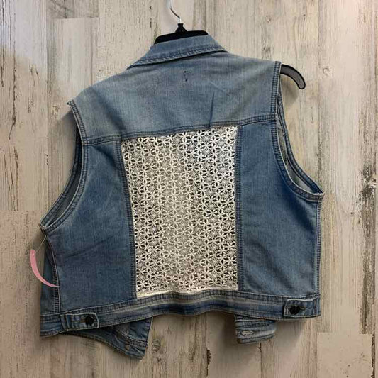 PRE-OWNED EARL JEAN Tops Size L LIGHT BLU Vest/JEAN VEST W/CROCHET WORK ON BACK