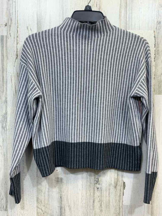 TAHARI Tops Size XS GRAY/WHITE Stripe CROP TOP Sweater