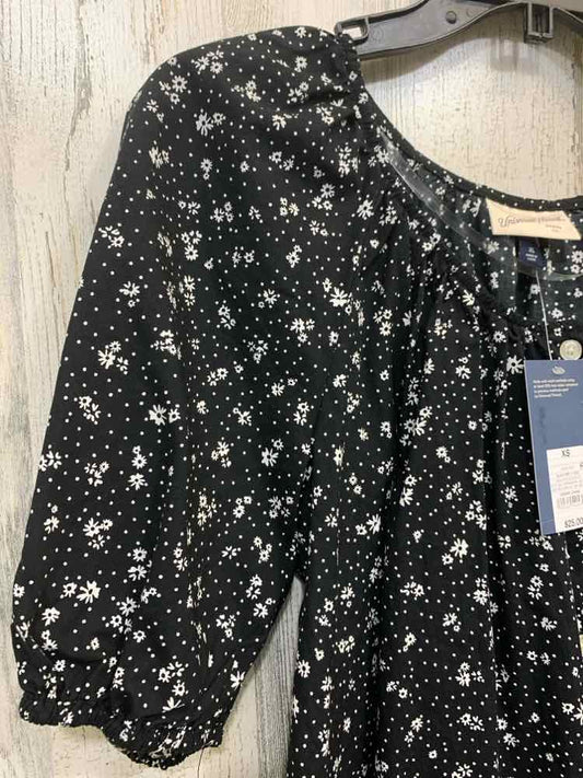 NWT UNIVERSAL THREADS Tops Size XS BLACK/WHITE Floral 3/4 SLEEVE /BUTTON DOWN WI