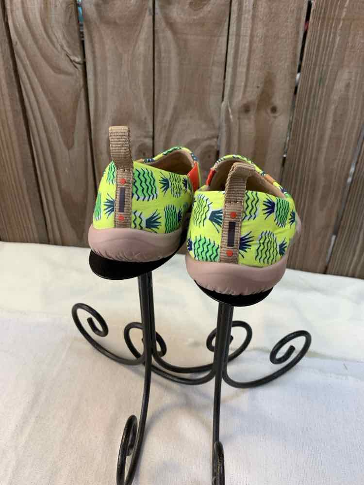 LIFE IS ART SHOES 7 YLW/GRN/BLU PINEAPPLE Shoes