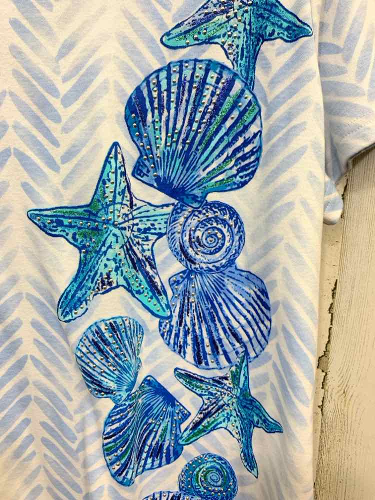 PRE-OWNED KAREN SCOTT Tops Size XL WHT/BLU SEASHELLS SHORT SLEEVES Blouse