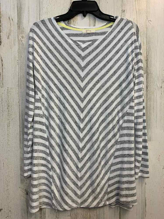 PRE-OWNED PEYTON PRIMROSE Tops Size S GRAY/WHITE CHEVRON LONG SLEEVES TOP/LONG S