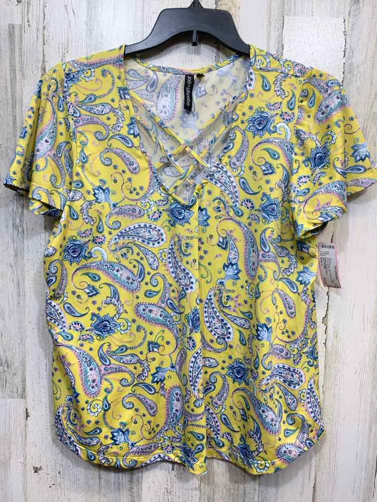 PRE-OWNED ZOE + PHOEBE Tops Size L BLU/YLW Paisley SHORT SLEEVES Blouse
