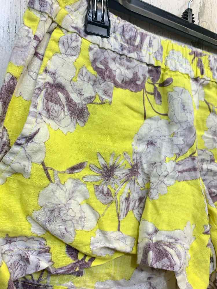 PRE-OWNED Size 4 KUT BOTTOMS yellow/wht Floral SHORTS Shorts/YELLOW/WHITE FLORAL