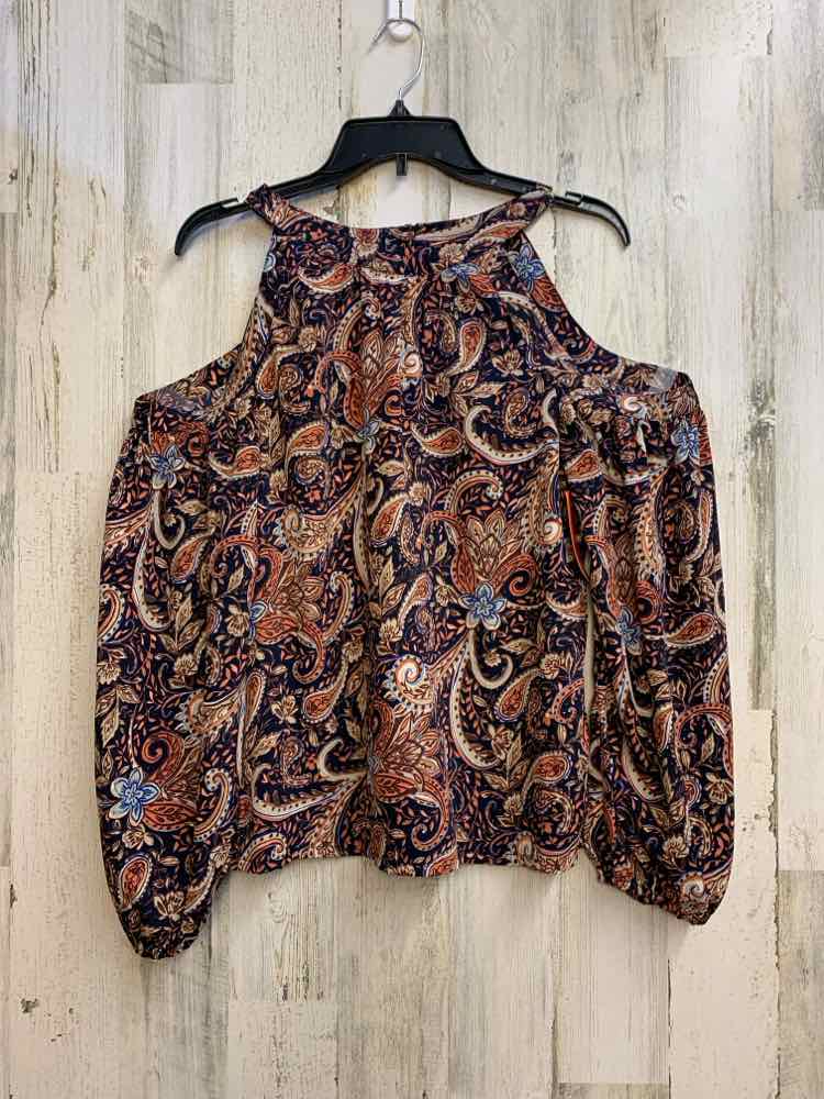 NWT BAND OF GYPSIES Tops Size S NAVY/CLAY/BLU Paisley COLD SHOULDERS TOP