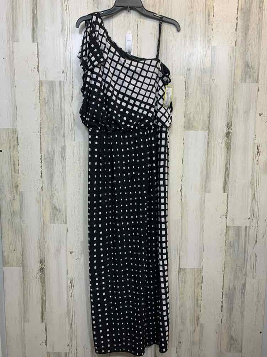 PRE-OWNED SIGNATURE Dresses and Skirts Size L BLK/WHT ONE SHOULDER MAXI Dress/MA