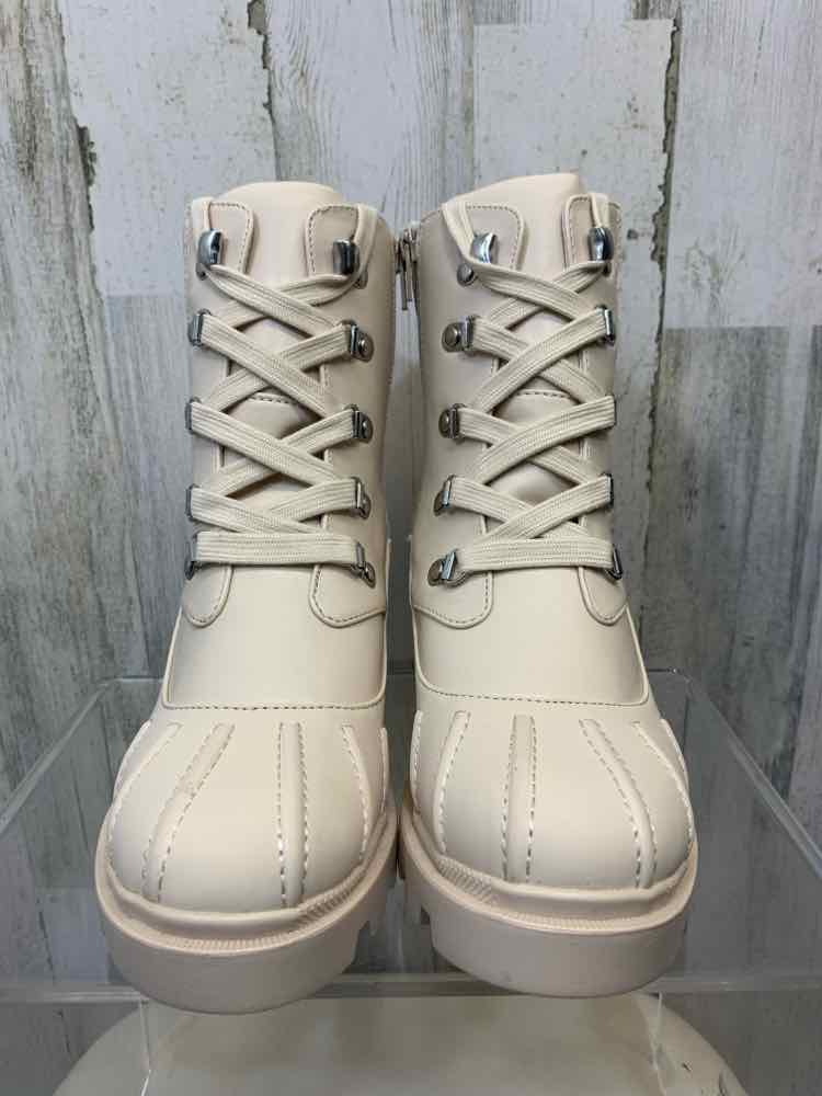 NWT STEVE MADDEN SHOES Shoe Size 7.5 OFF WHITE ANKLE RAIN Boots