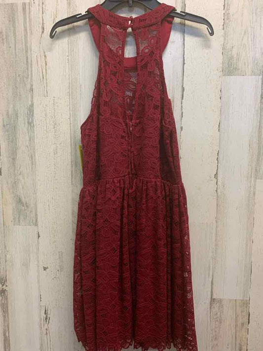 PRE-OWNED ALTARD STATE Dresses and Skirts Size L WINE LACE HIGH NECK Dress/WINE