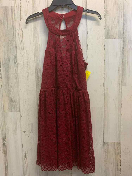 PRE-OWNED ALTARD STATE Dresses and Skirts Size L WINE LACE HIGH NECK Dress/WINE