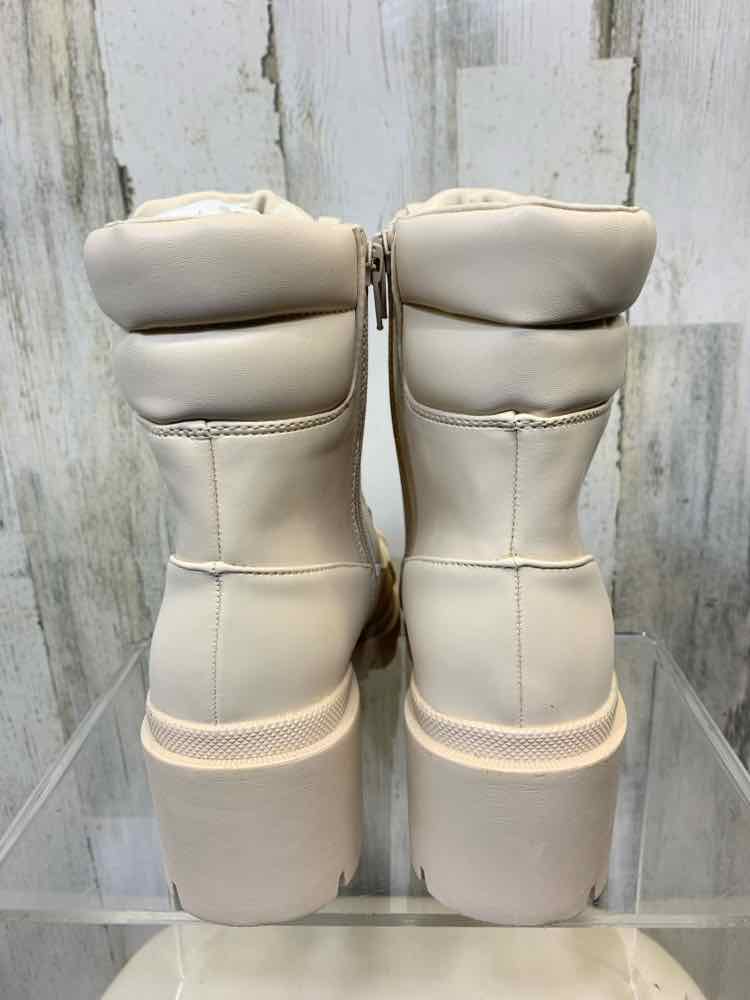 NWT STEVE MADDEN SHOES Shoe Size 9 OFF WHITE ANKLE RAIN Boots