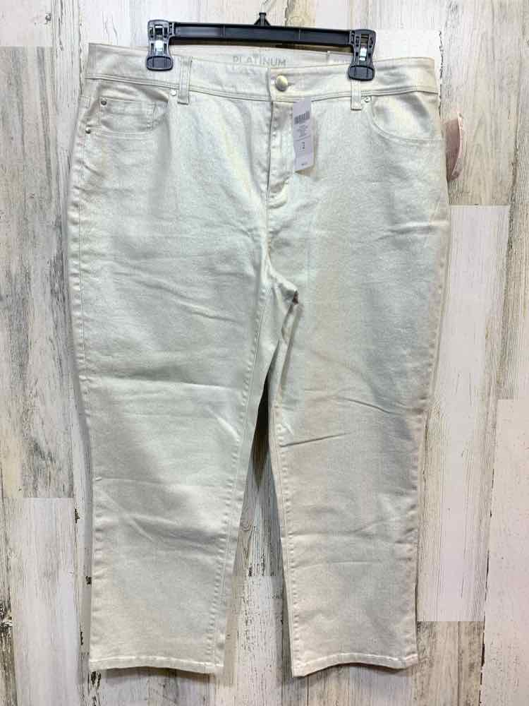 NWT Size 2 CHICOS PLATINUM BOTTOMS Silver METALLIC CAPRI Jeans/SILVER METALLIC C