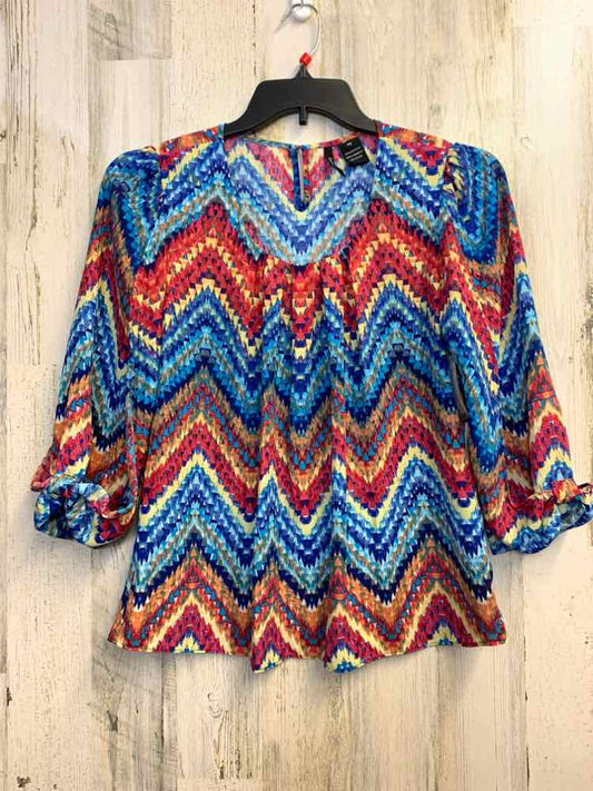NEW DIRECTIONS Tops Size PM BLU/RED/YEL CHEVRON 3/4 LENGTH TOP