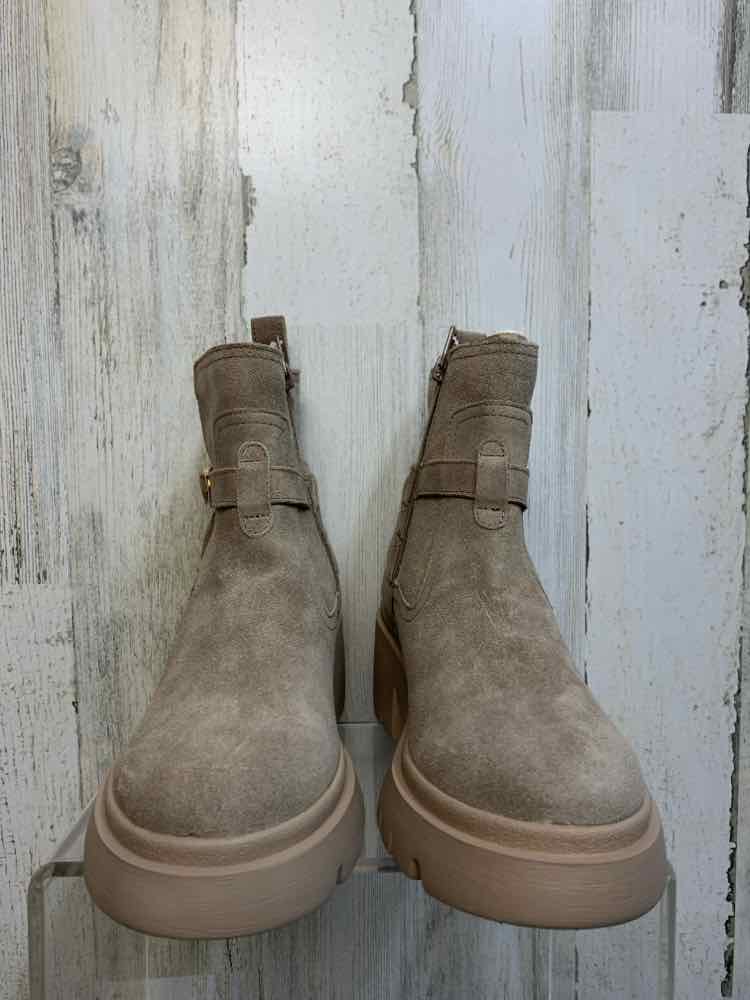 NWT STEVE MADDEN SHOES 5.5 Tan Shoes/SUEDE BOOT W/LUG SOLE