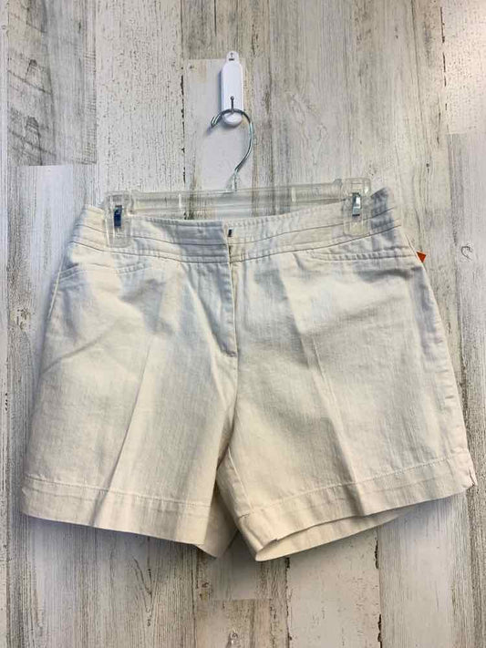 PRE-OWNED Size 6 CATO BOTTOMS Cream Shorts