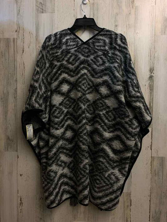 ZOZO Tops Size L BLK/WHT DIAMOND PONCHO PONCHO