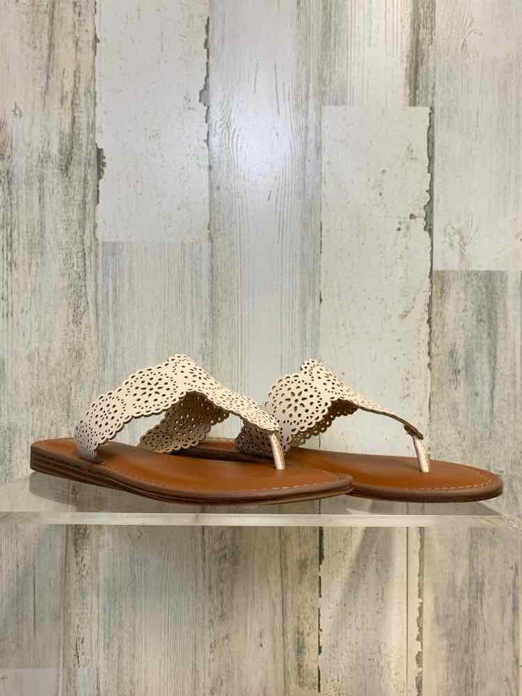 NWT xoxo SHOES Shoe Size 7 Beige Shoes