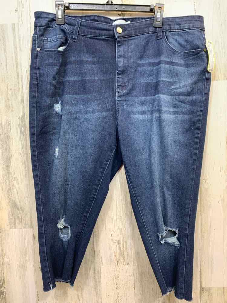 PRE-OWNED Size 18 TRUE CRAFT DARK BLUE SKINNY CAPRI/RIPPED