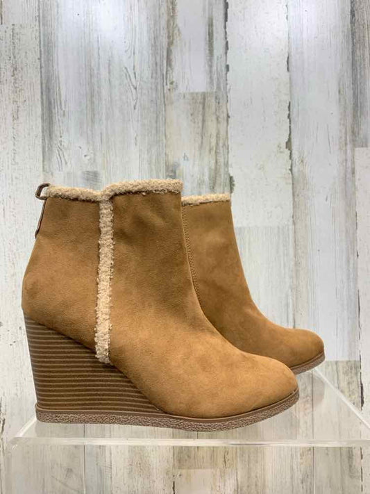 NWT SUN & STONE SHOES Shoe Size 9.5 Tan WEDGE Boots/TAN WEDGE BOOT W/ FLEECE TRI