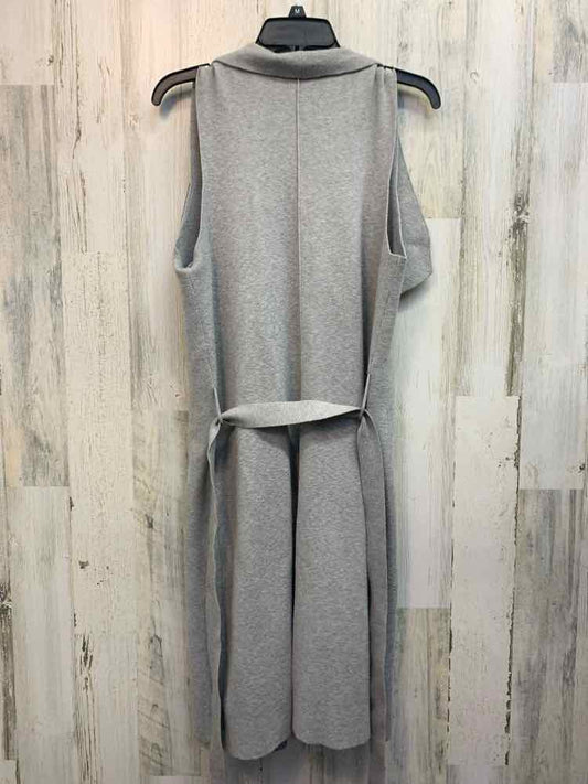 CUPCAKES & CASHMERE Tops Size M Gray VEST TOP