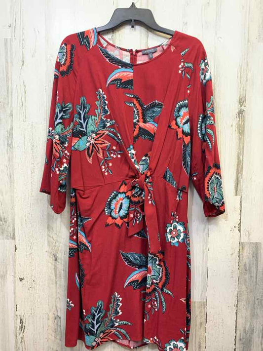 PRE-OWNED MADISON Dresses and Skirts Size L Red Floral 3/4 SLEEVE Dress