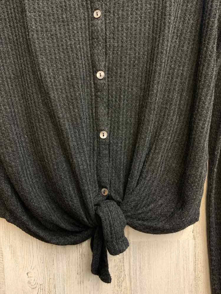 PRE-OWNED CUPIO Tops Size S Black LONG SLEEVES TOP/V-NECK BUTTON UP