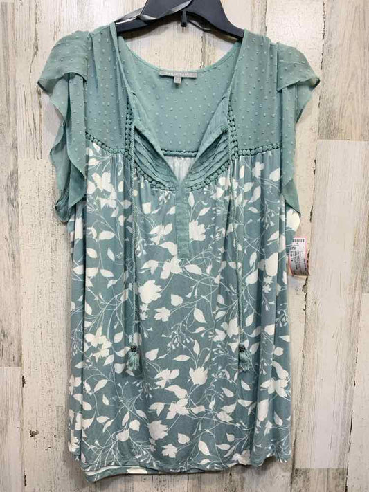 PRE-OWNED DANIELRAINN PLUS SIZES Size 1X WHT/SAGE Floral SHORT SLEEVES Blouse