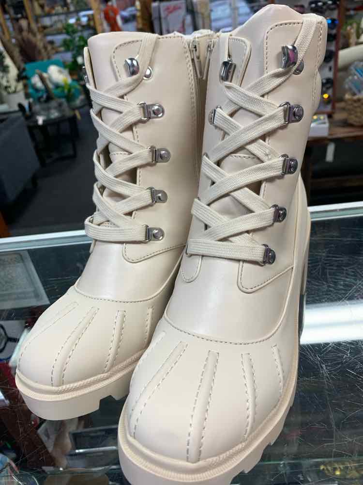 NWT STEVE MADDEN SHOES Shoe Size 10 OFF WHITE ANKLE RAIN Boots